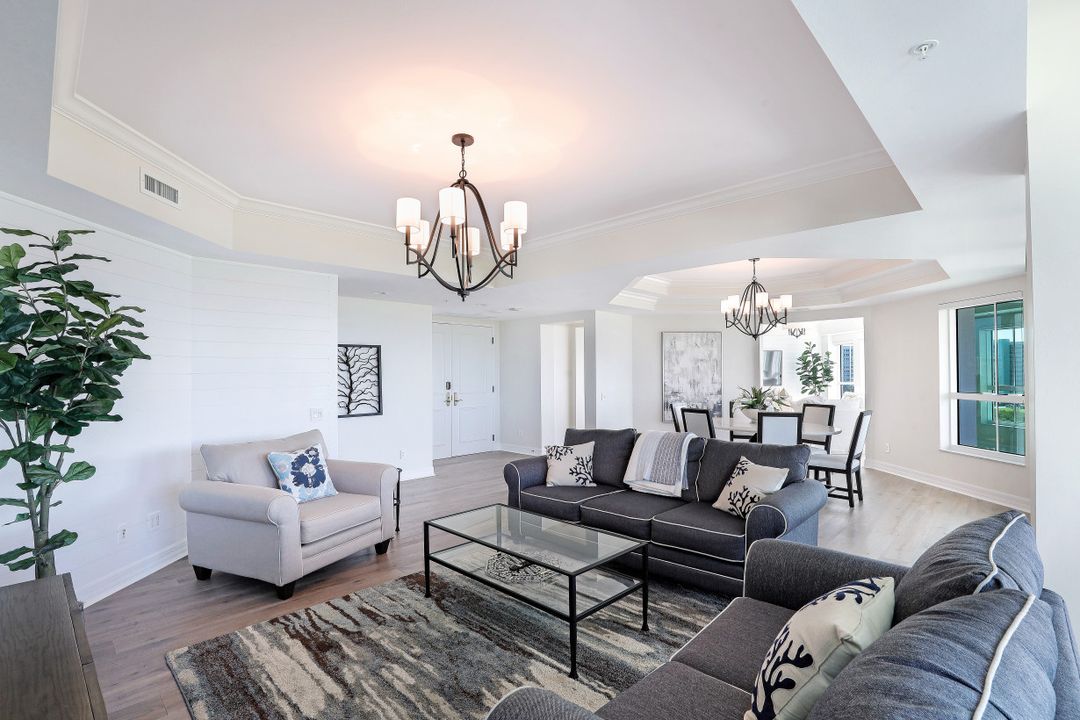 295 Grande Way #404, Naples, FL 34110