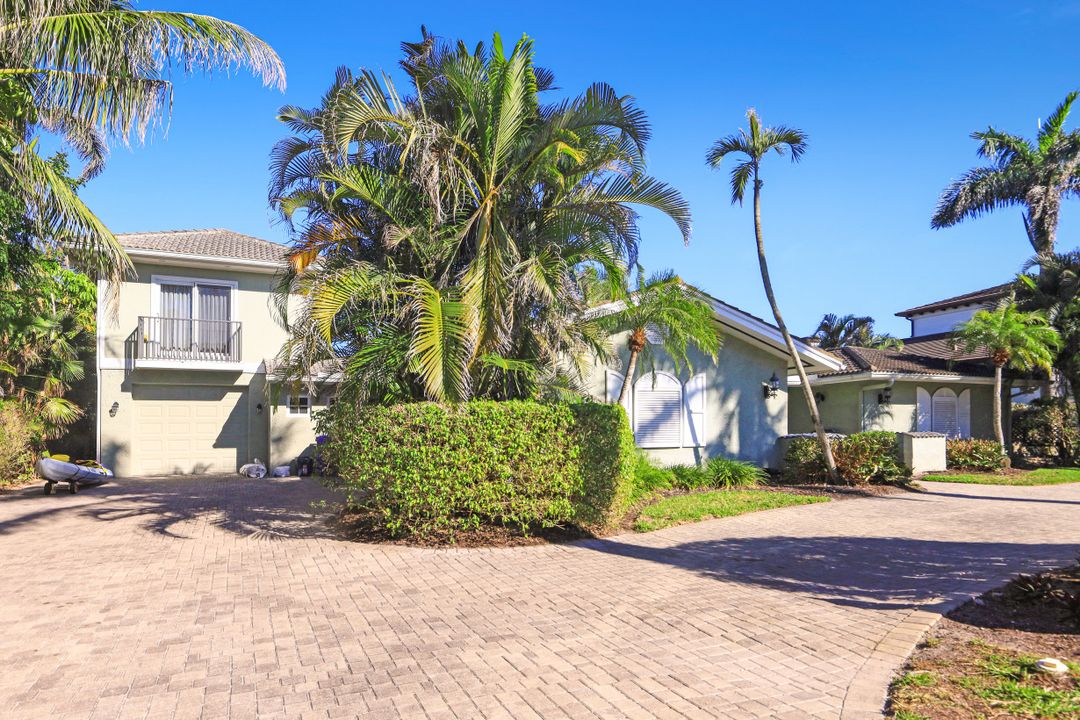 1935 5th St S, Naples, FL 34102