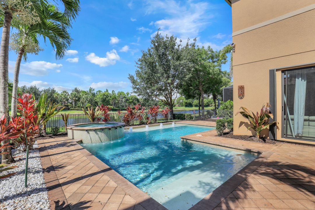 3642 Santaren Ct, Naples, FL 34119