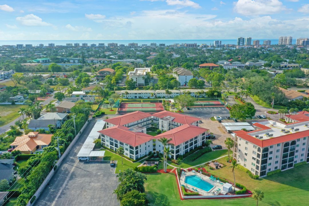 53 High Point Cir W #107, Naples, FL 34103