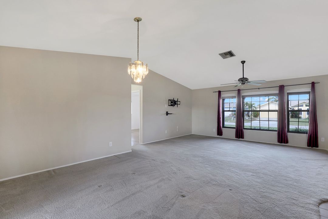 924 SE 15th St, Cape Coral, FL 33990