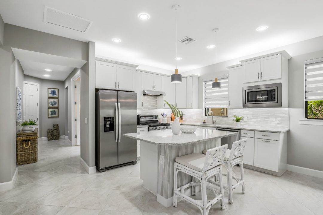 7682 Jacaranda Ln, Naples, FL 34114