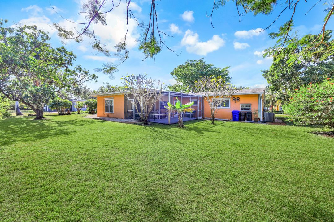 580 Palm Cir E, Naples, FL 34102