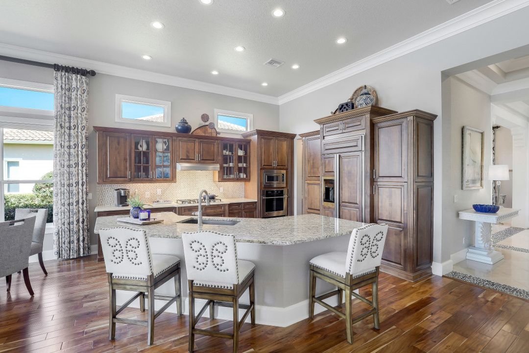 3086 Aviamar Cir, Naples, FL 34114