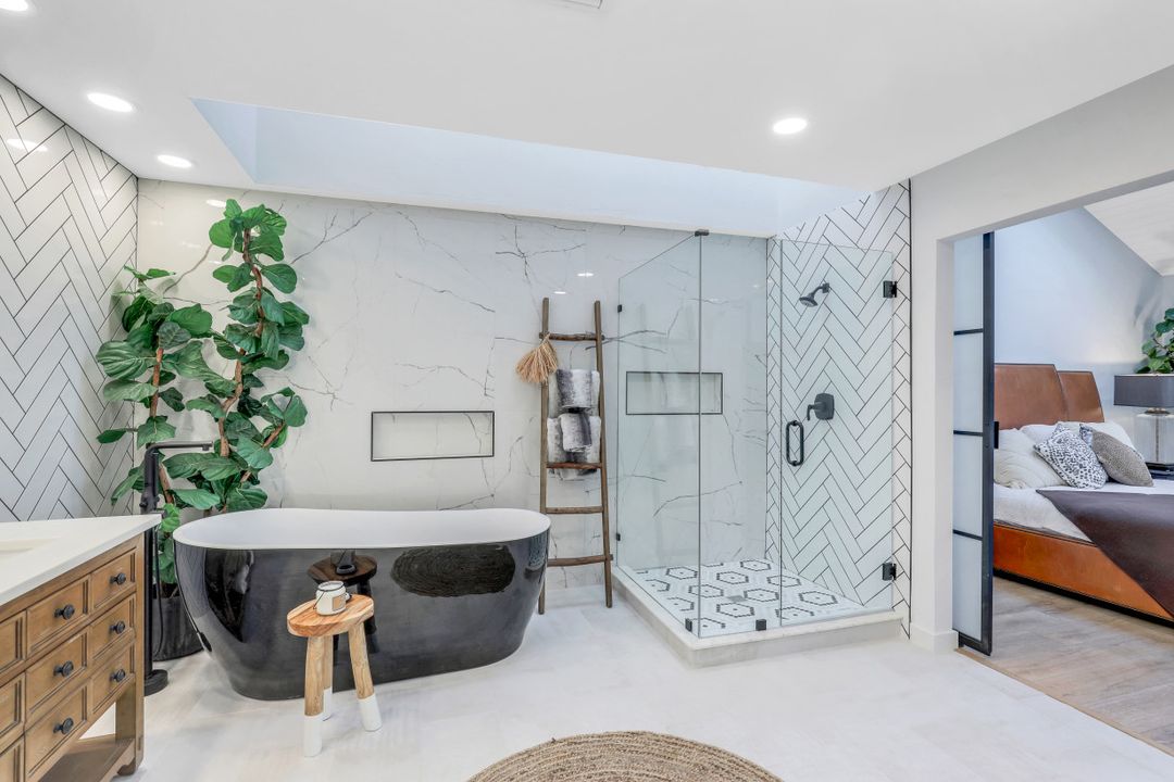 651 Bridge Way Ln, Naples, FL 34108