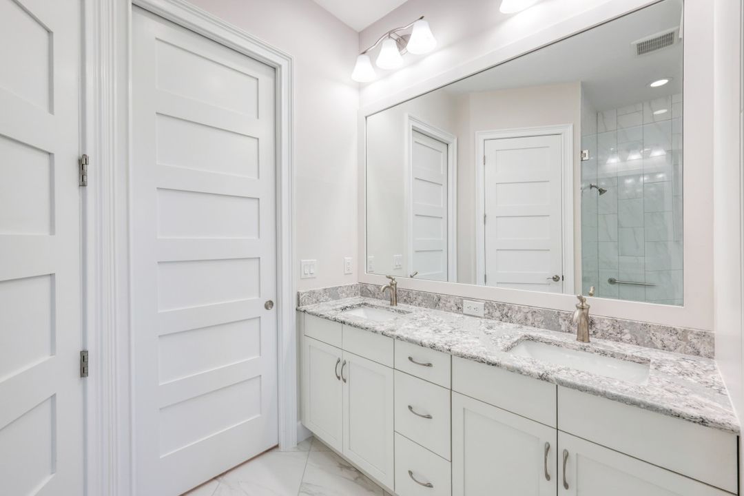 6435 Negril Isle Dr, Naples, FL 34113