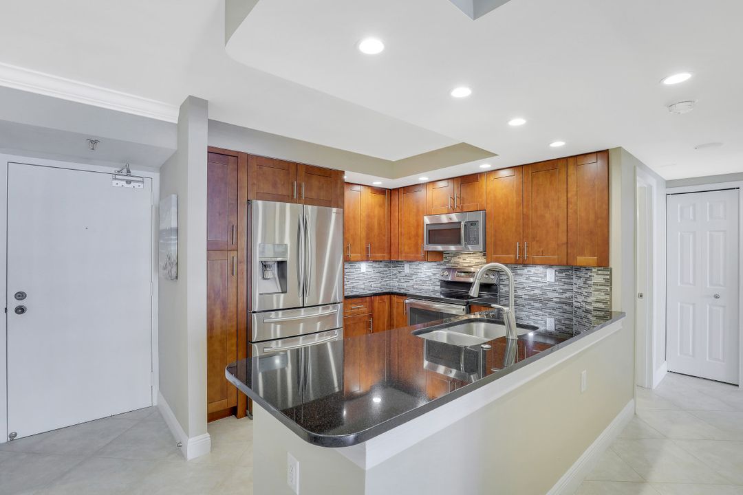 320 Seaview Ct #808, Marco Island, FL 34145