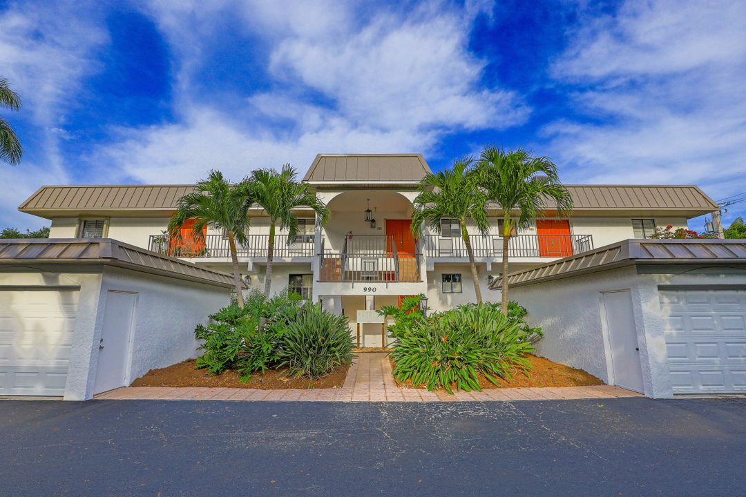 990 8th St S #2 B, Naples, FL 34102