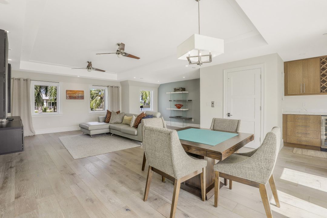 875 9th St S #PH, Naples, FL 34102