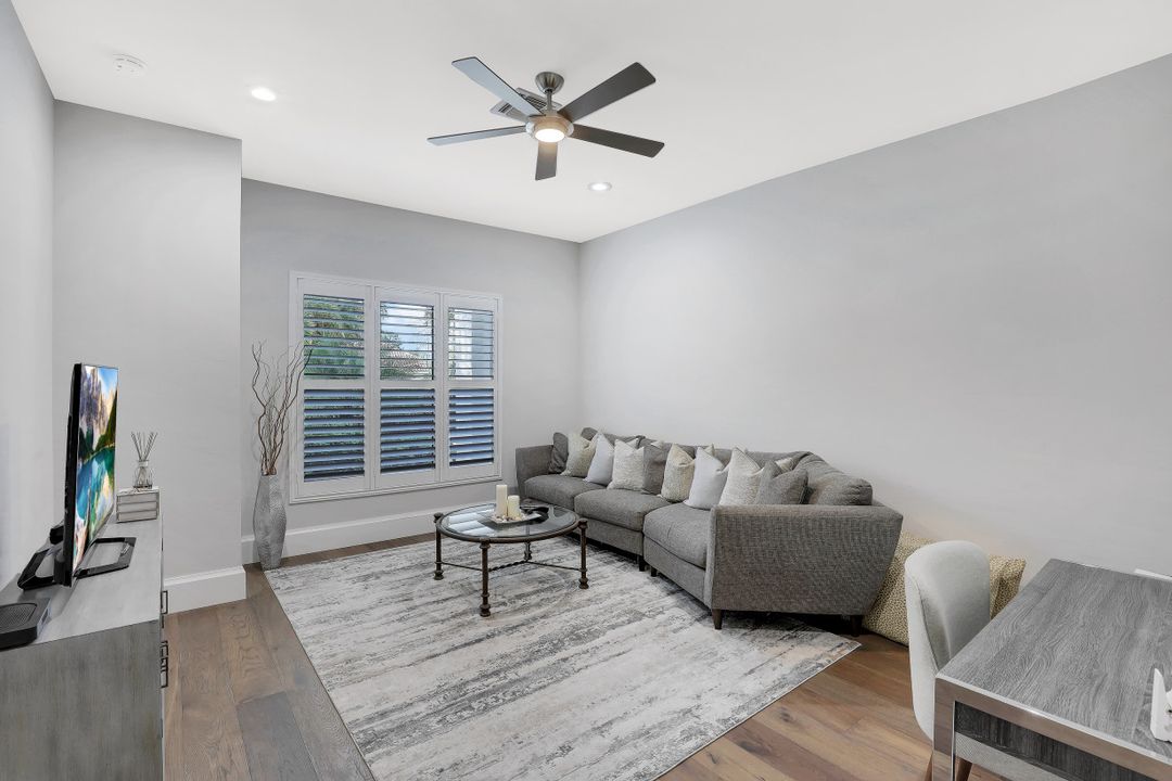 4501 Silver Fox Dr, Naples, FL 34119