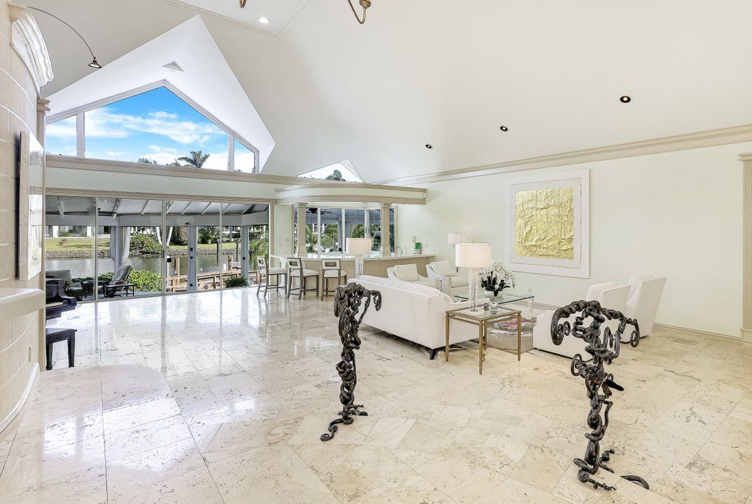 925 Spyglass Ln, Naples, FL 34102