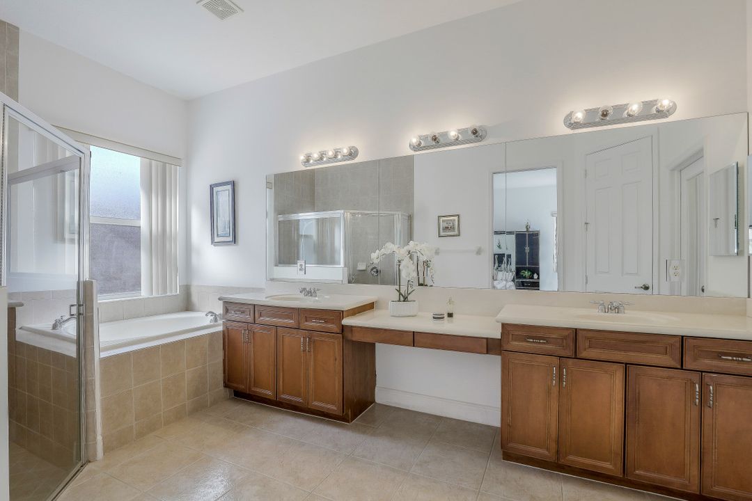 1985 Par Dr, Naples, FL 34120