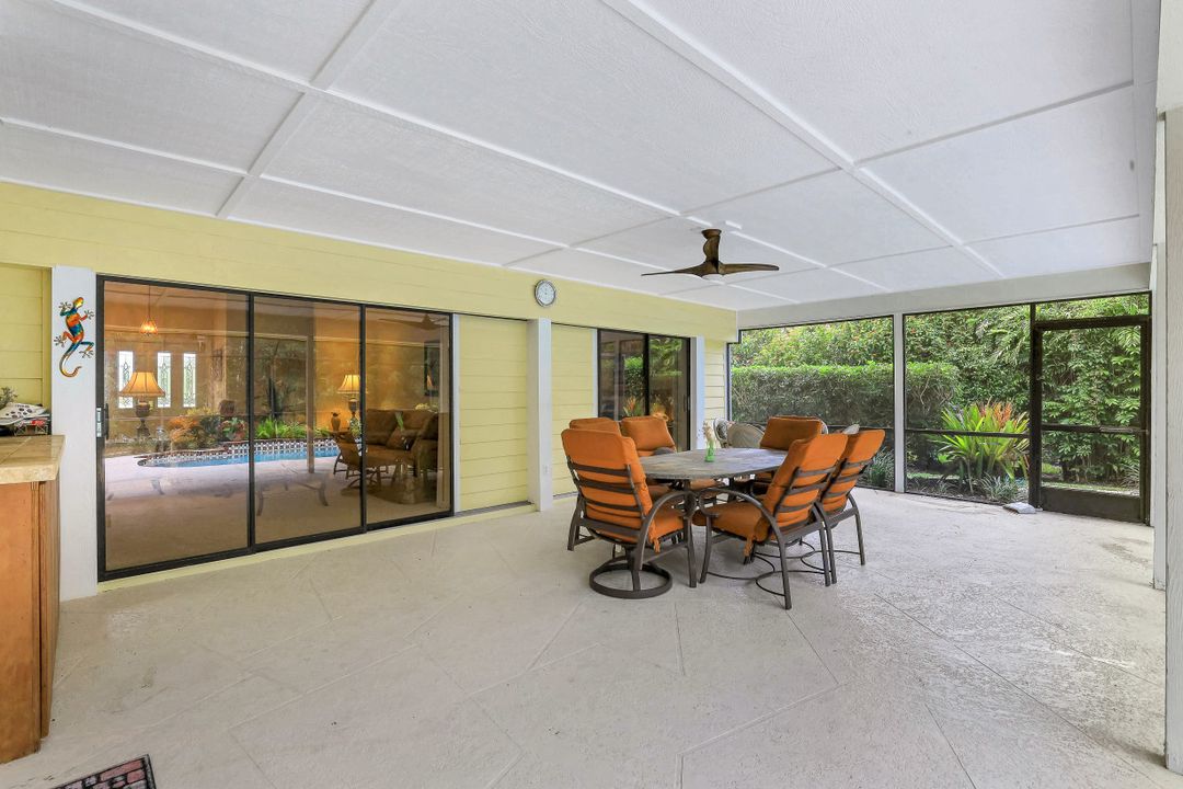 2259 Queens Way, Naples, FL 34112