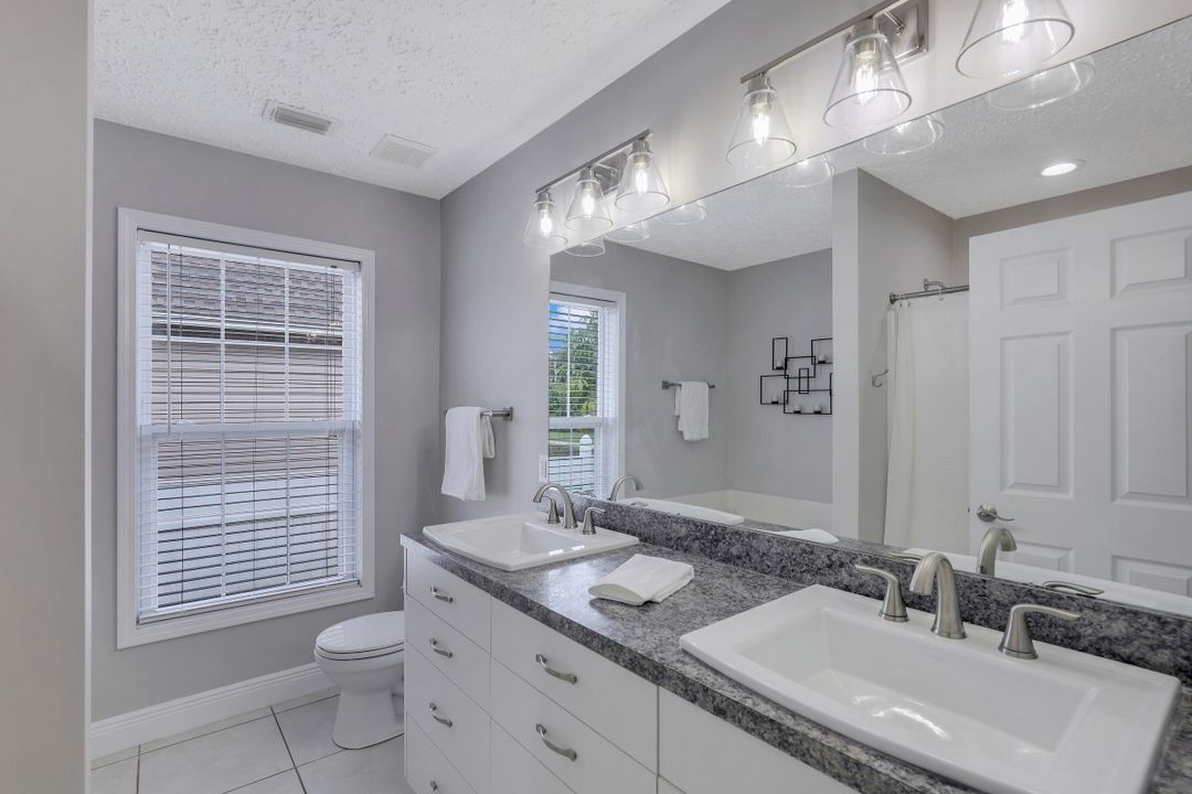 239 Leawood Cir, Naples, FL 34104