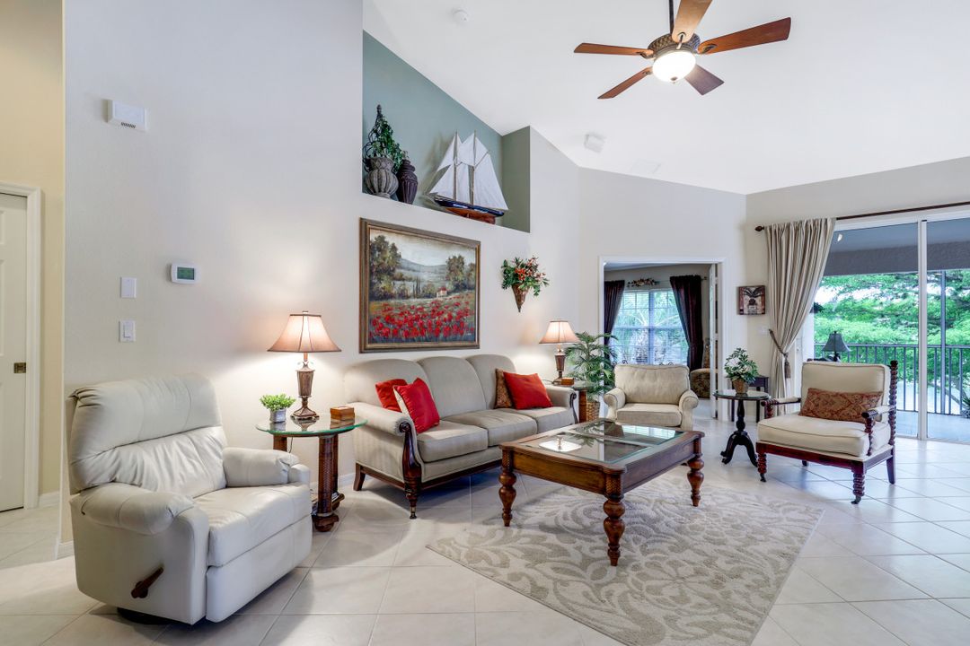 5610 Sherborn Dr #202, Naples, FL 34110