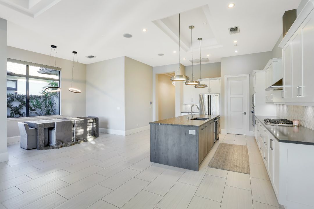 16428 Talis Park Dr, Naples, FL 34110