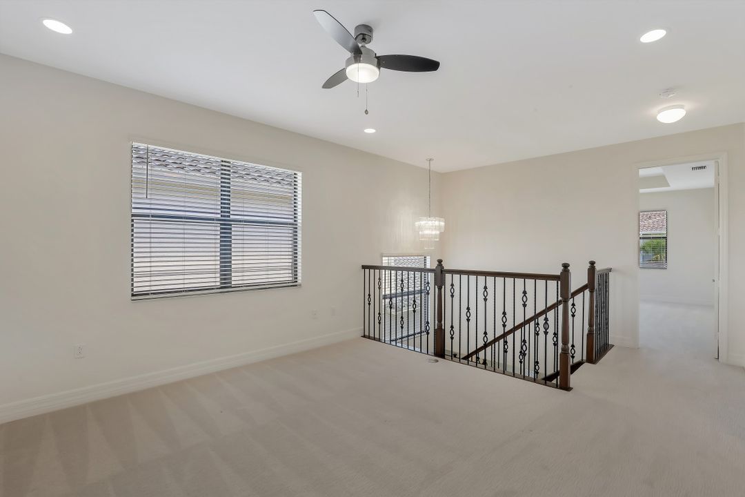 4489 Aurora St, Naples, FL 34119