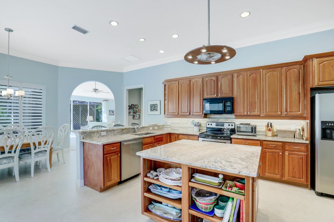 2229 Goshawk Ct, Naples, FL 34105