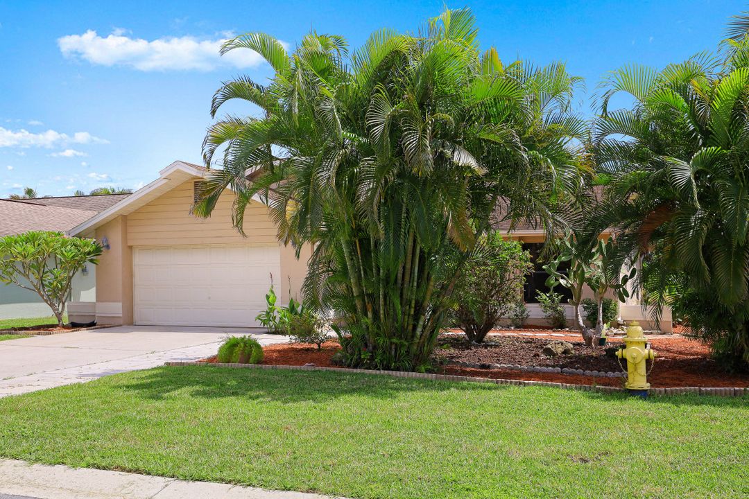 13202 Greywood Cir, Fort Myers, FL 33966