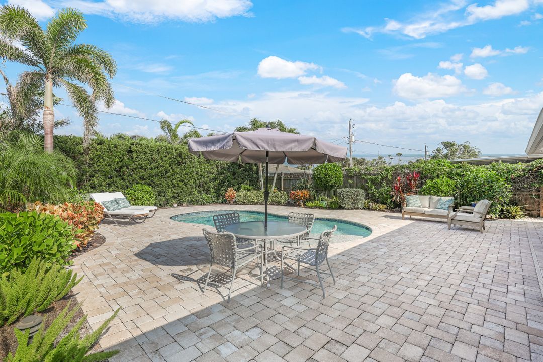 565 98th Ave N, Naples, FL 34108
