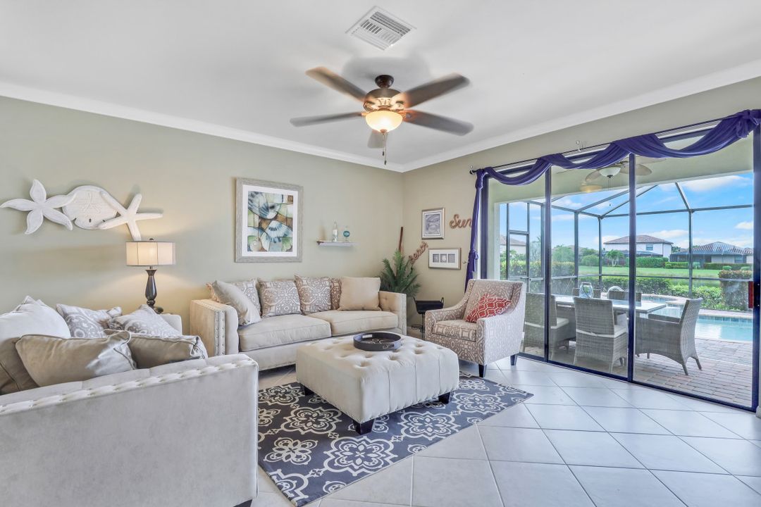 3618 Treasure Cove Cir, Naples, FL 34114