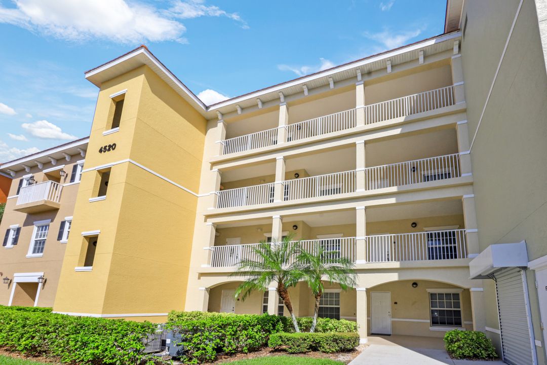 4520 Botanical Pl Cir #203, Naples, FL 34112