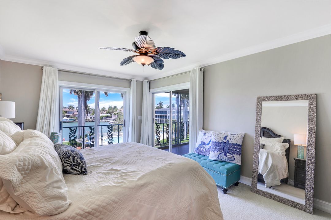 383 Harbour Dr #302, Naples, FL 34103