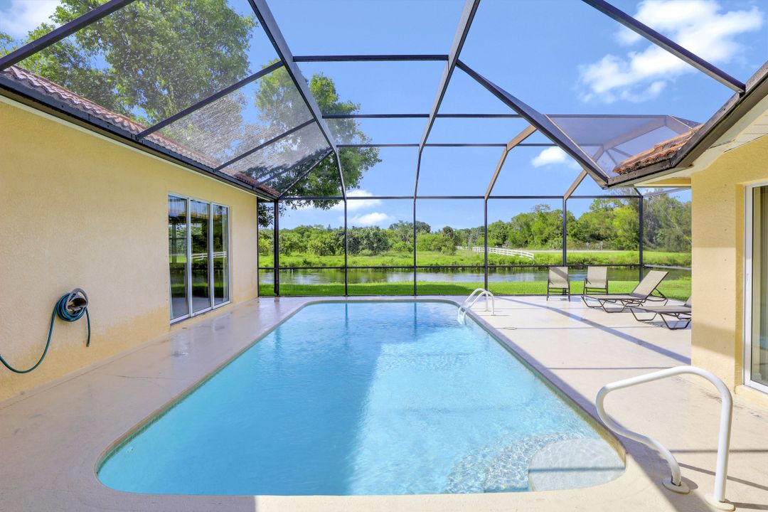 1087 Tivoli Dr, Naples, FL 34104