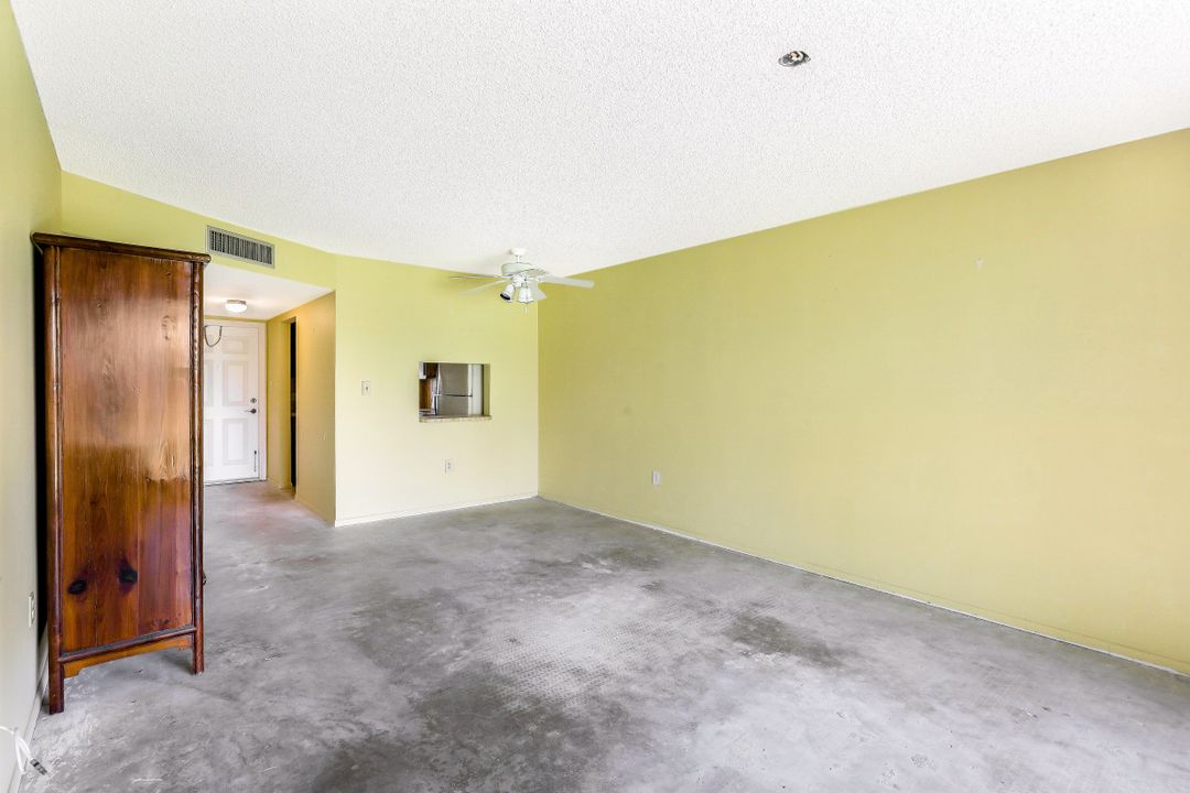 225 Turtle Lake Ct #304, Naples, FL 34105