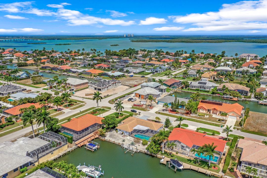 288 Grapewood Ct, Marco Island, FL 34145