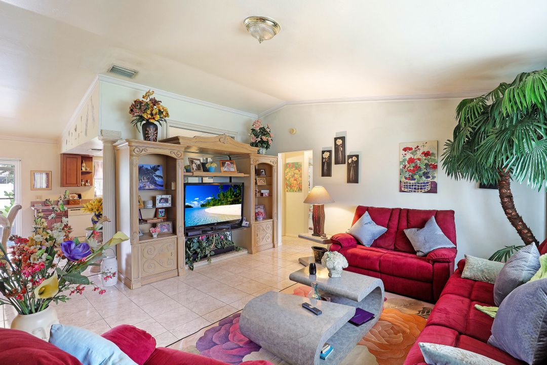 918 Santa Barbara Blvd, Cape Coral, FL 33991