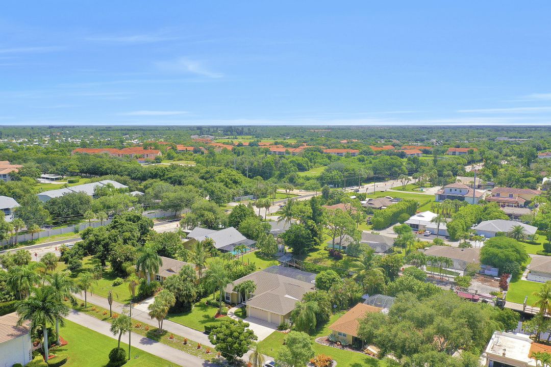 27031 Homewood Dr, Bonita Springs, FL 34135