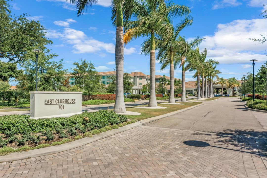 544 Retreat Dr #201, Naples, FL 34110