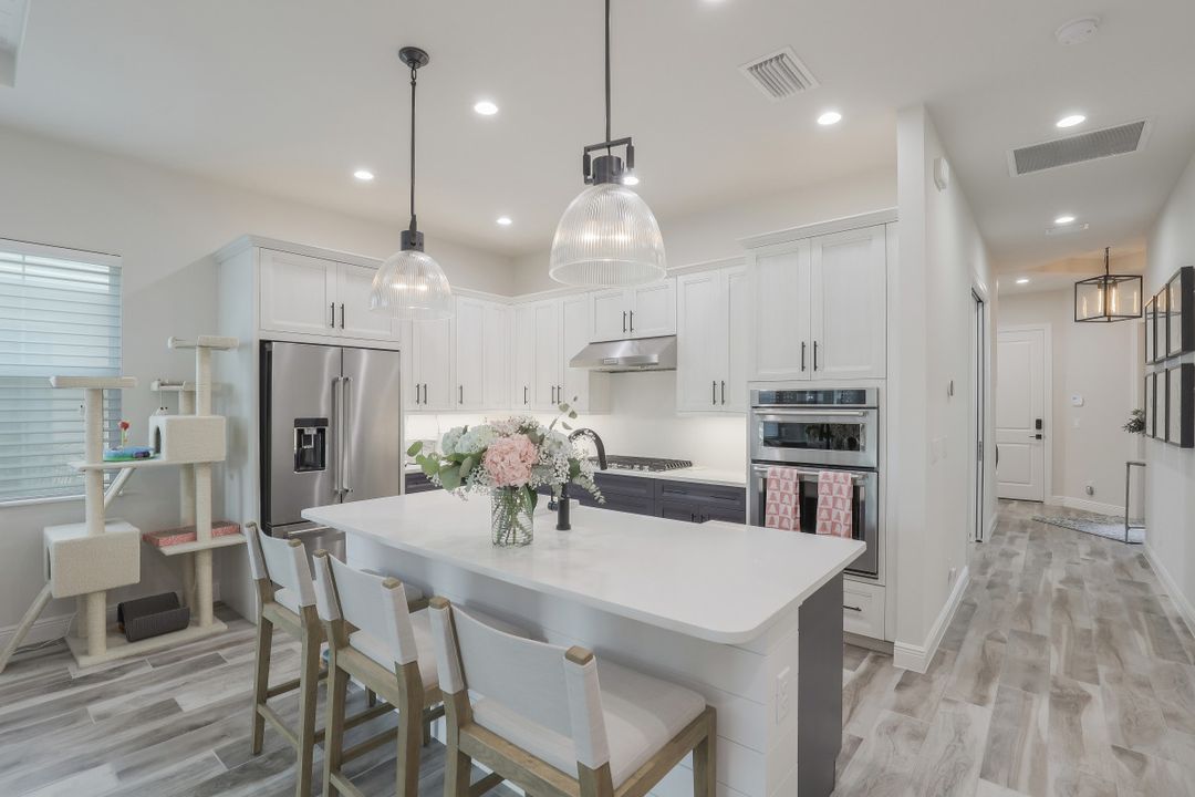 8967 St Lucia Dr, Naples, FL 34114