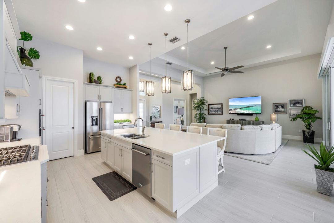 6231 Megans Bay Dr, Naples, FL 34112