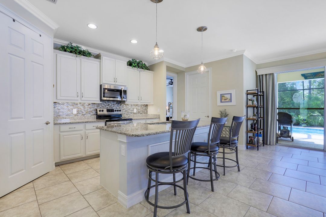 3121 Amadora Cir, Cape Coral, FL 33909