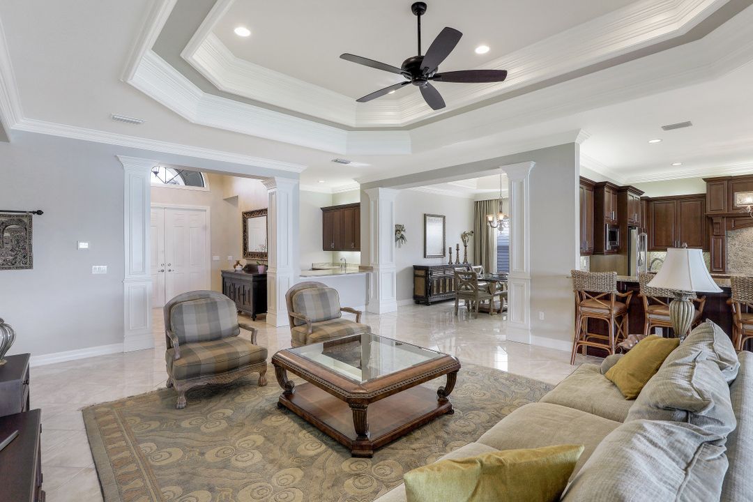 2915 Cinnamon Bay Cir, Naples, FL 34119