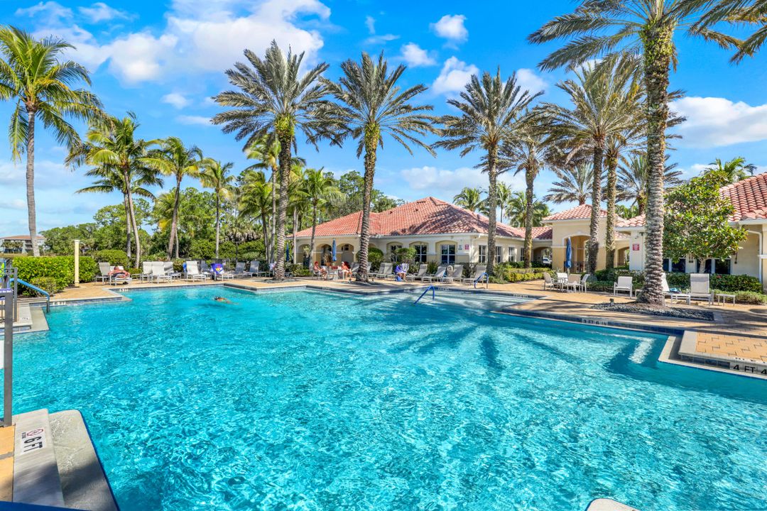 1916 Tarpon Bay Dr N, Naples, FL 34119