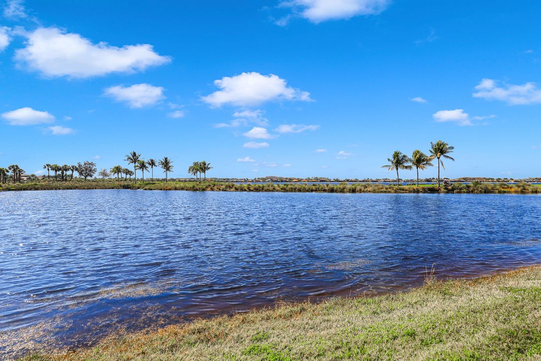 8961 Quarry Dr, Naples, FL 34120