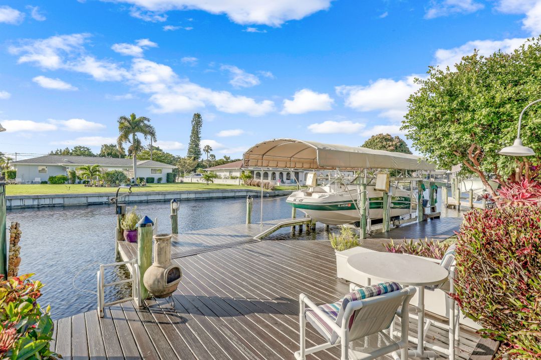 5230 Nautilus Dr, Cape Coral, FL 33904