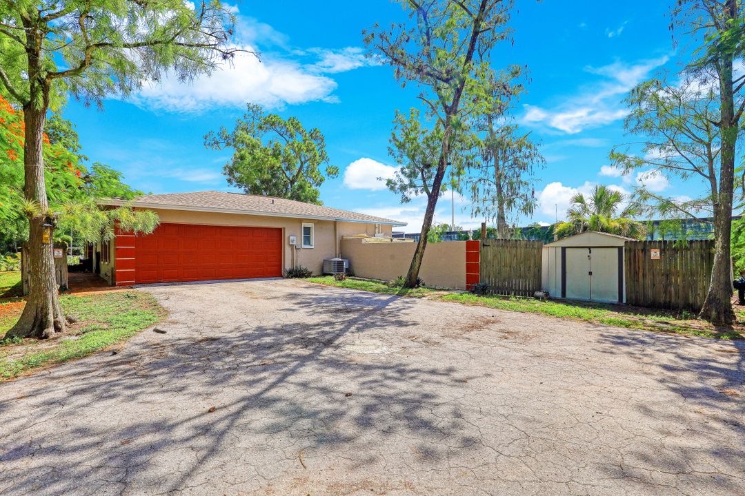 2690 64th St SW, Naples, FL 34105