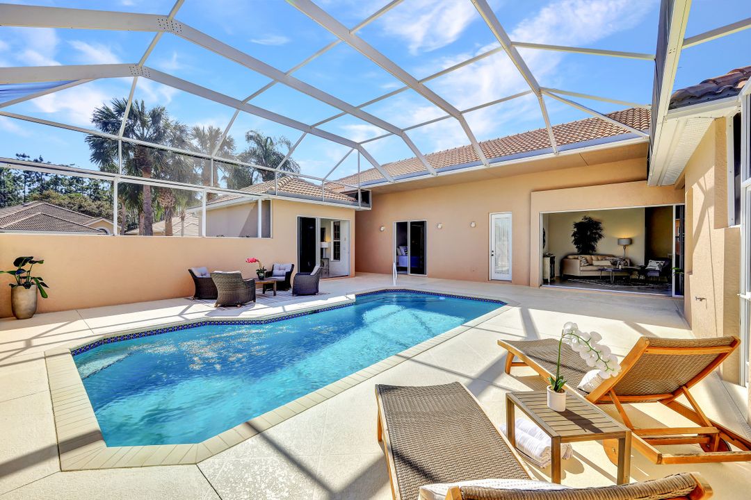 6104 Highwood Park Ln, Naples, FL 34110