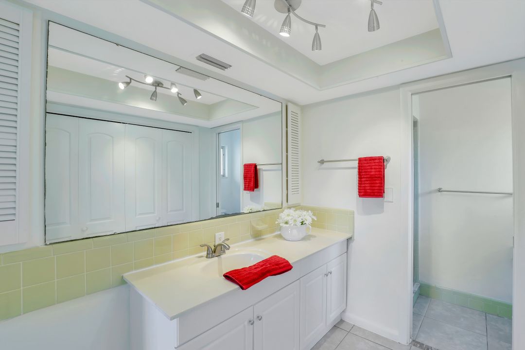 825 Lucerne Pkwy, Cape Coral, FL 33904