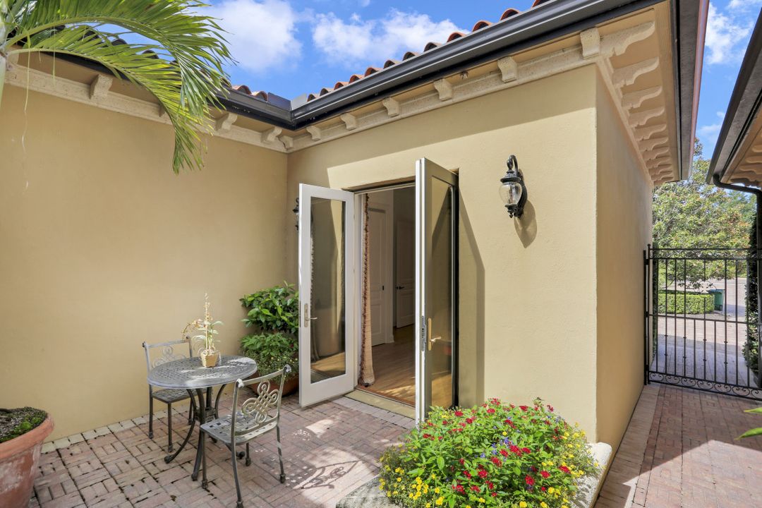 16649 Toscana Cir #806, Naples, FL 34110