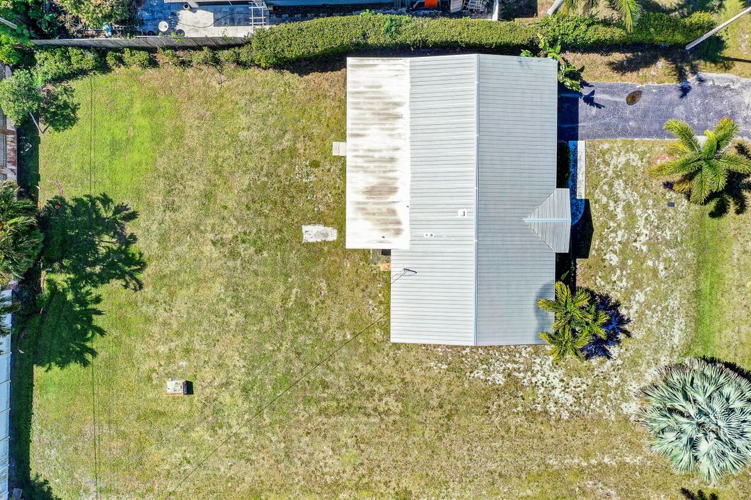 658 97th Ave N, Naples, FL 34108