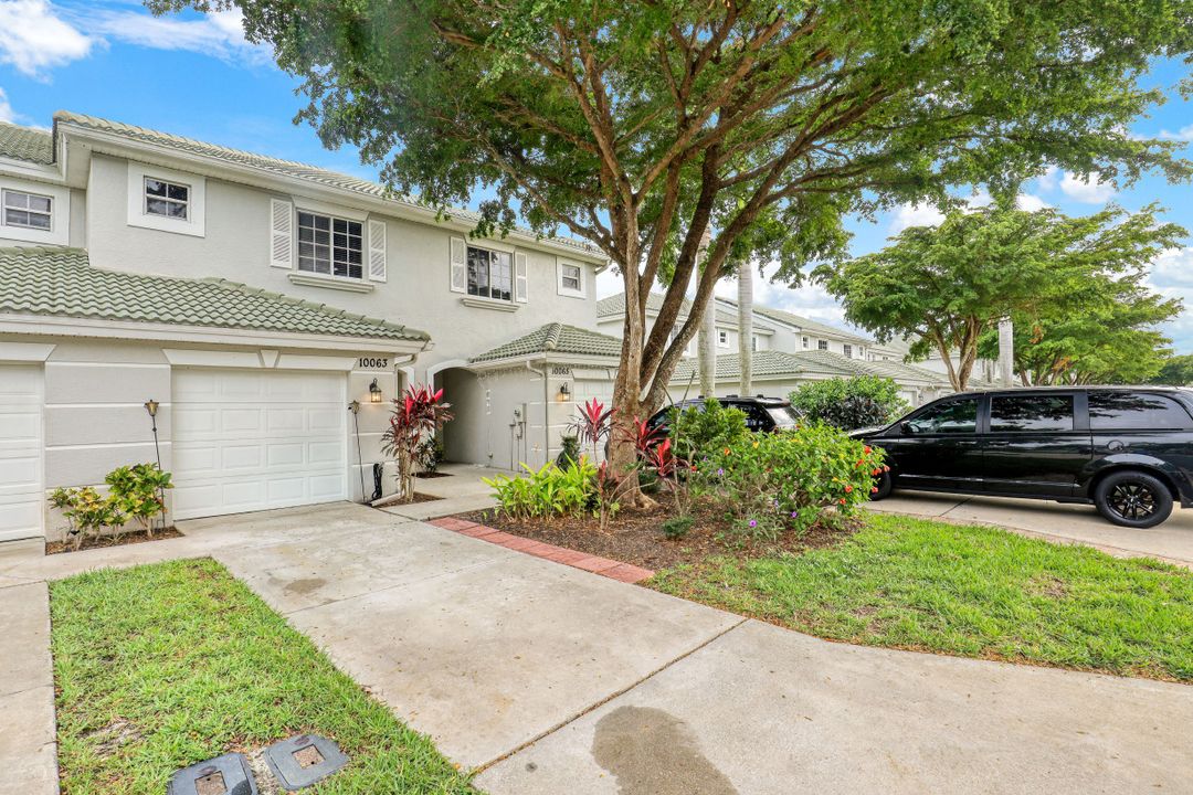 10063 Pacific Pines Ave, Fort Myers, FL 33966