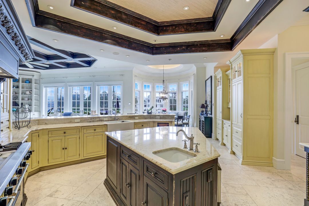 1839 Hurricane Harbor Ln, Naples, FL 34102