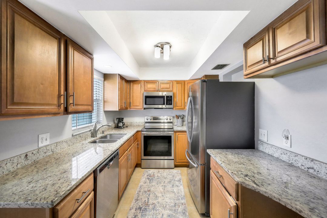 10095 7th St N #2, Naples, FL 34108