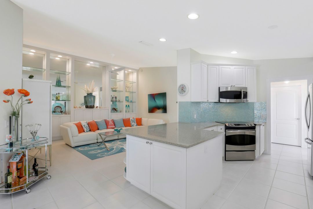 3868 Yakobi Ln, Naples, FL 34119