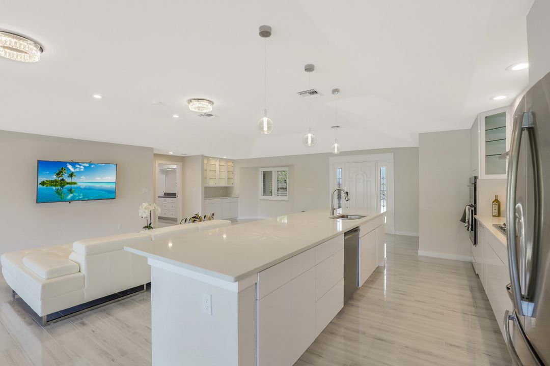 6572 E Town and River Rd, Fort Myers, FL 33919